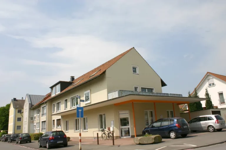 3-Zimmer-Etagenwohnung mit Balkon, Garage