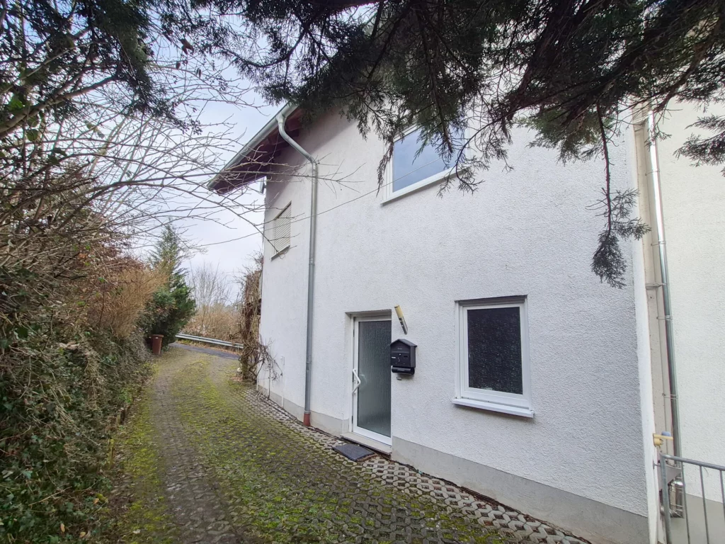 Ihr neues Familienglück – gepflegtes Reihenendhaus mit Balkon & Platz zum Leben – nähe Horhausen!