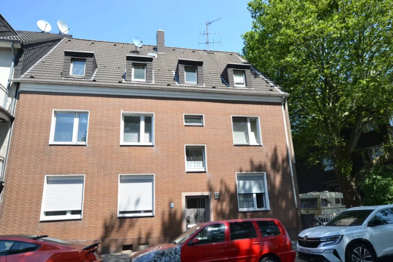 Duisburg Wanheim – Gepflegtes 6-Fam.Haus mit guter Rendite!