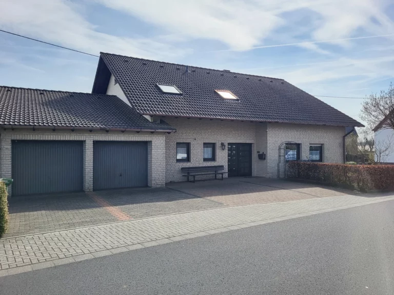 Reserviert-Freistehendes Einfamilienhaus-barrierefreies Erdgeschoss, Doppelgarage und großem Garten!