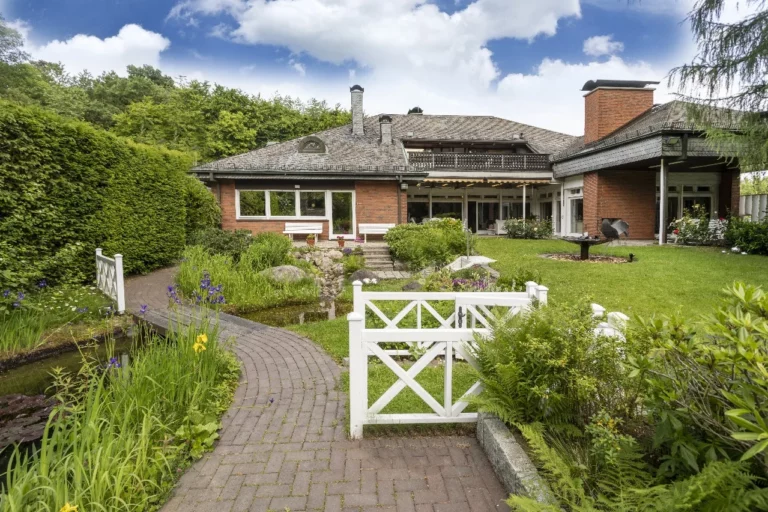 Exklusives Wohnen am Fleyer Wald – Herrschaftliches Anwesen mit Pferdestallungen, Pool u.v.m
