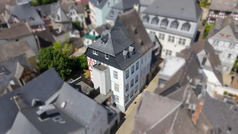 Historisches und saniertes Stadthaus mit zwei Wohneinheiten und Garten in zentraler Altstadtlage!