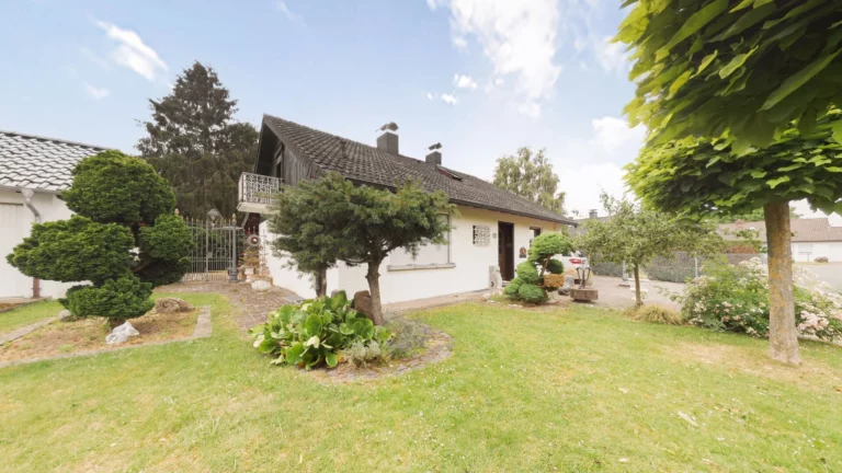 Wohntraum mit Herz: Gepflegtes Haus mit 2 Kaminen, Kellerbar und XL-Traumgarten!