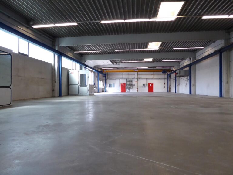 ca.553m² Produktionshalle + Büros, 5 to. Kranbahn, ca. 2.350 m² Grundstück im GI Gebiet zu verkaufen