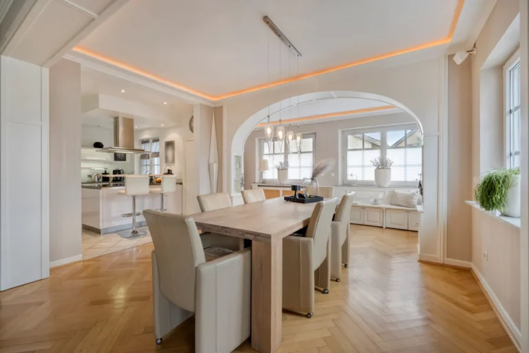 Altbau mit Charme. Energetisch auf gutem Stand. Grundstück mit viel Platz.