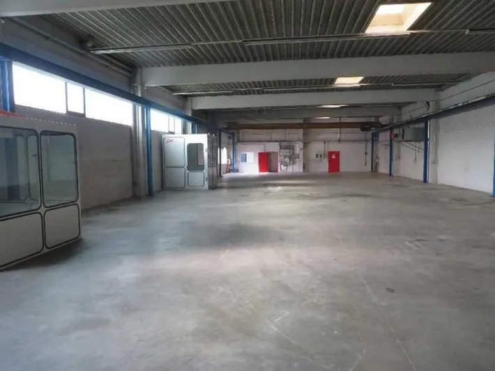 ca. 553m² Produktionshalle, Büros+5 Tonnen Kranbahn mit Außenfläche im Industriegebiet zu vermieten.
