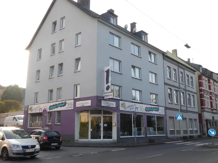 Hier werden Sie gesehen! Ebenerdiges Ladenlokal mit einer ca. 8 m Schaufensterfront provisionsfrei