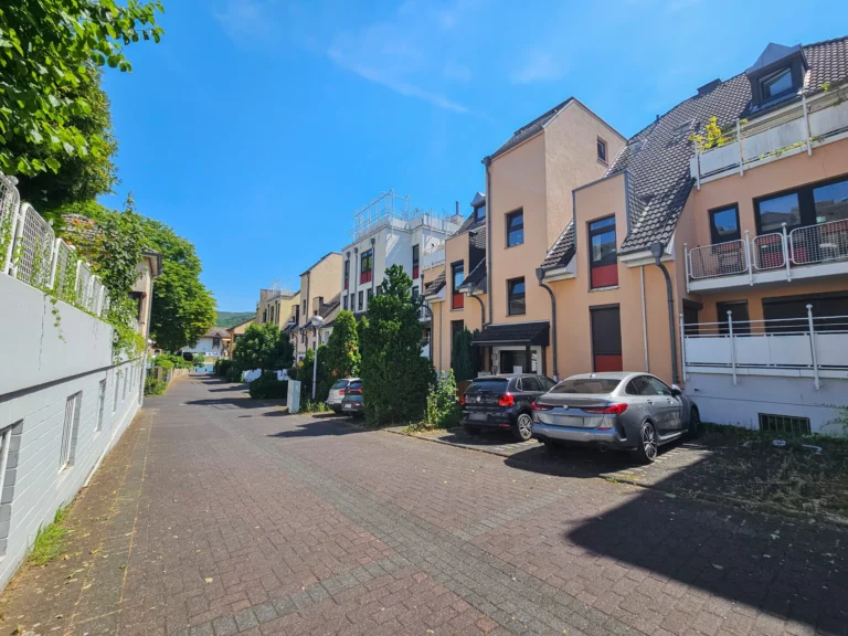 *RESERVIERT* Attraktive 2 Zimmer-Wohnung, drei Balkone und TG-Stallplatz, ca. 100 m zur Rheinpromenade in Remagen