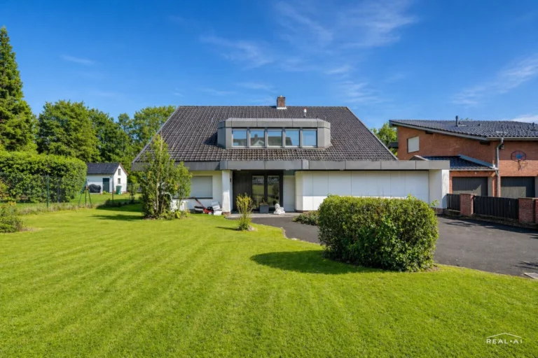 Wohnen auf fast 300 m² mit Pool, Garten und Einliegerwohnung!