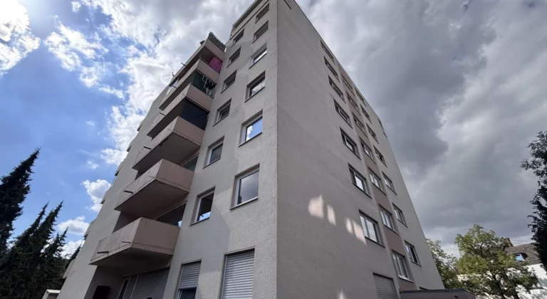 Sieglar: Gut geschnittene 3-Zimmer-Wohnung mit Balkon und Tiefgaragenstellplatz