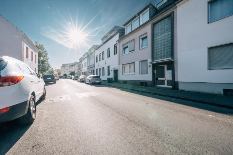 MFH mit 4 Einheiten – Südbalkone – 34.776 € Jahresmiete und 4% Rendite
