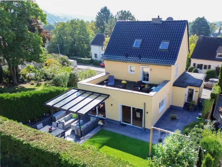 Bonn Oberkassel saniertes, erweitertes Familienhaus in begehrter Lage mit tollem Garten