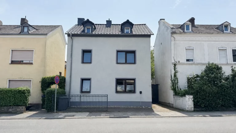 Vollvermietetes Zweifamilienhaus mit Garten in zentraler Lage bei Limburg!
